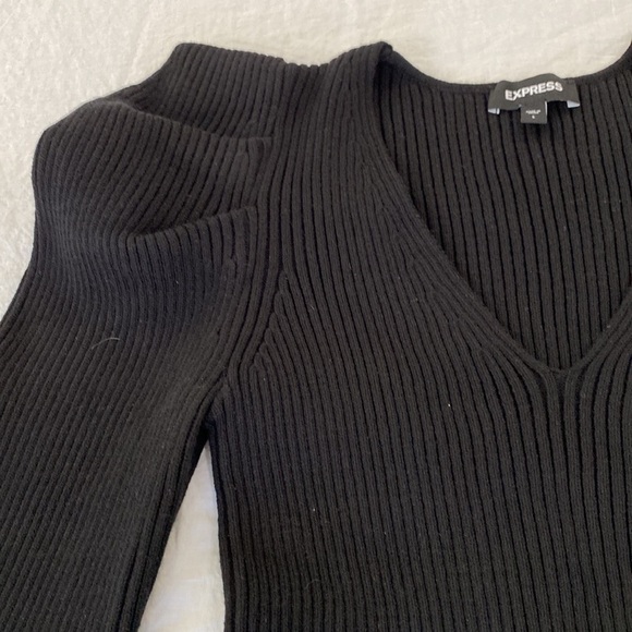 Express Rich Black Rib Knit V neck sweater with puffy pleated shoulder details - Picture 3 of 7